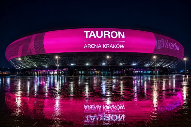 Écran LED par secteur : la façade LED de la Tauron Arena de Cracovie