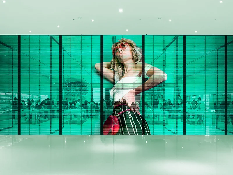 Neon, écran LED transparent : 65 % de transparence