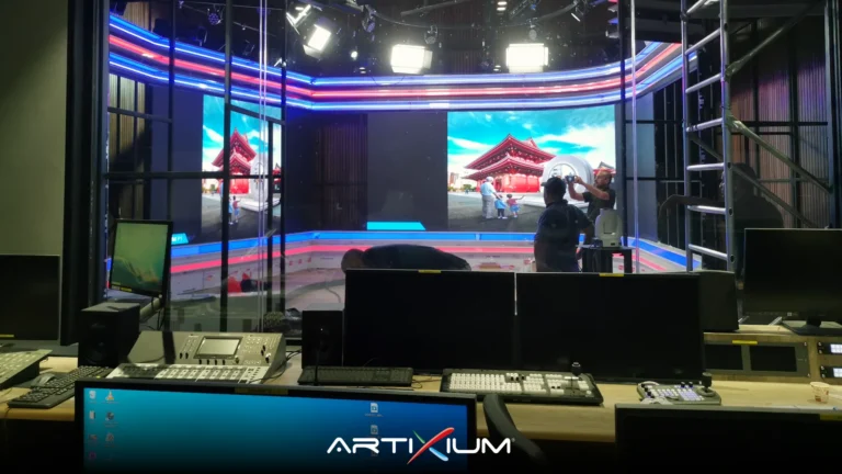 Écran LED studio TV – murs LED du plateau Tekos vus depuis la régie pendant les réglages