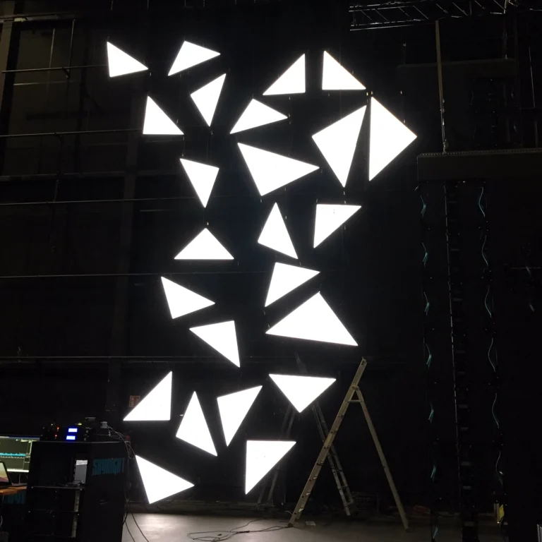 Scenographic test: triangular LED panels lit white