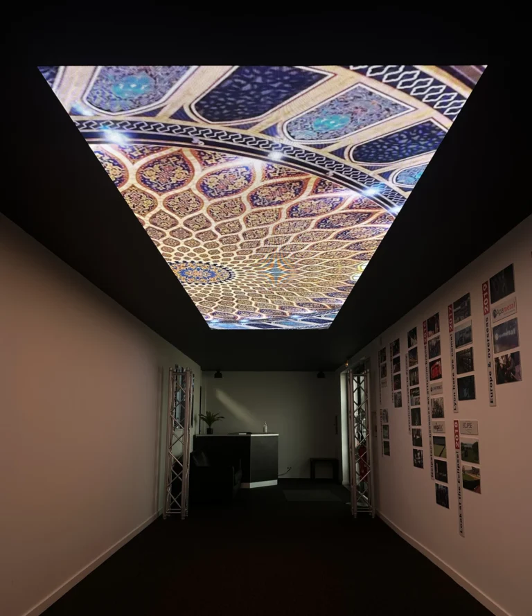 Granite, écran LED intérieur monté au plafond