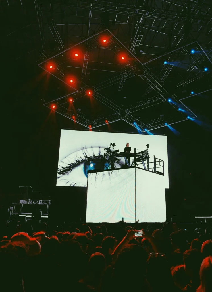 Helium 2 rental LED screen in a cube setup