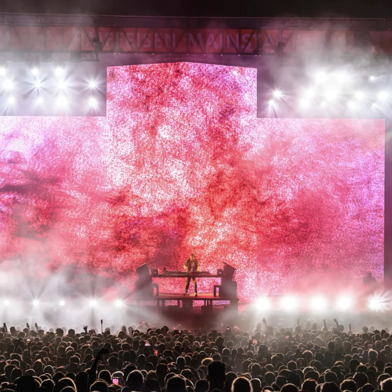 David Guetta devant l'écran LED Beryl en angle de la Raiffeisen Mainstage, Venoge Festival 2026