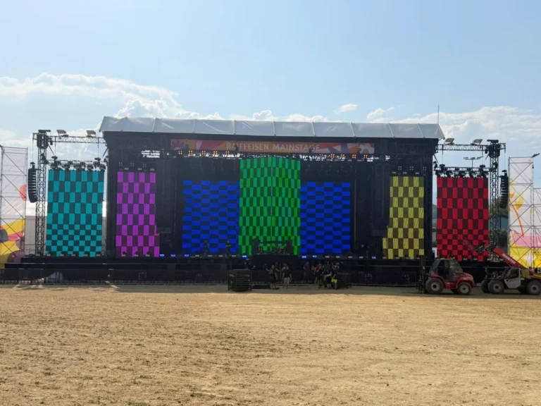 Raiffeisen Mainstage du Venoge Festival 2026 et ses écrans LED en journée